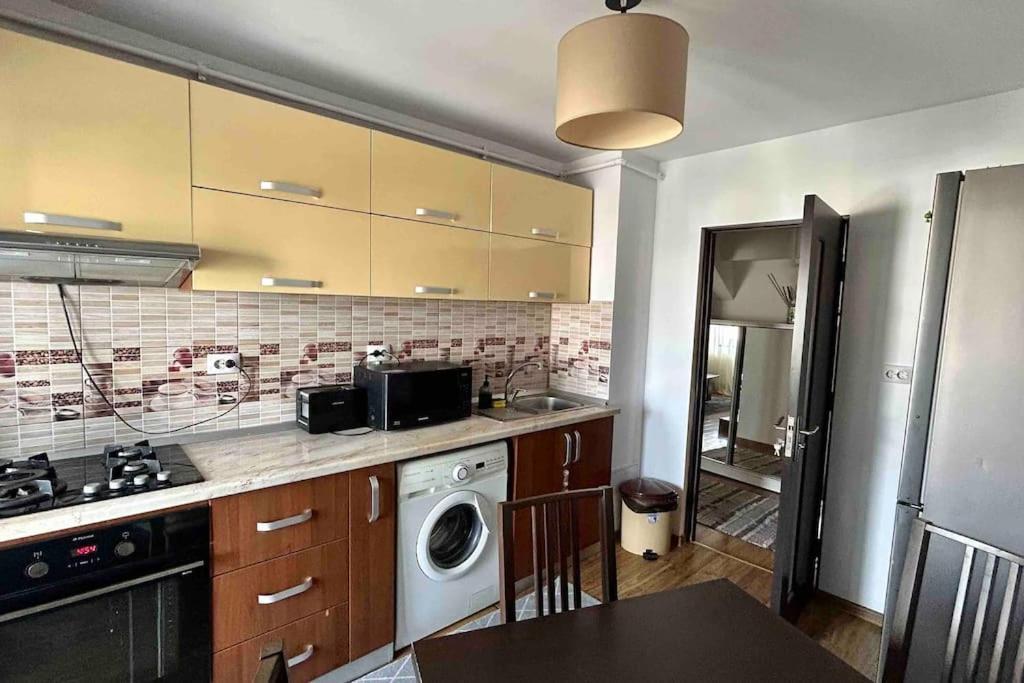 Georgiana'S Central Apartment Buzău Esterno foto
