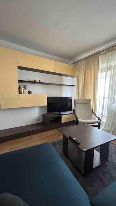 Georgiana'S Central Apartment Buzău Esterno foto